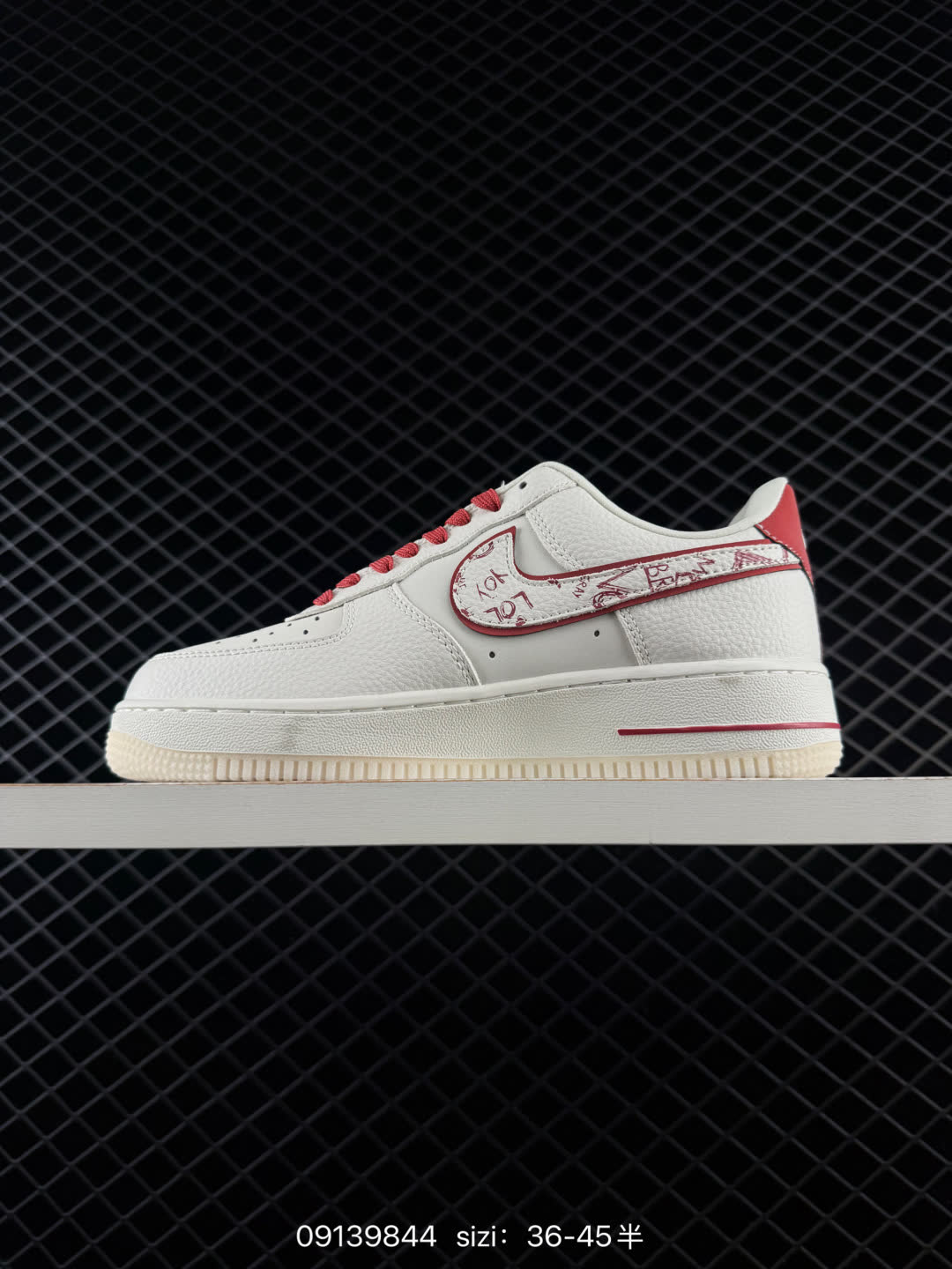 NIKE AIR FORCE 1